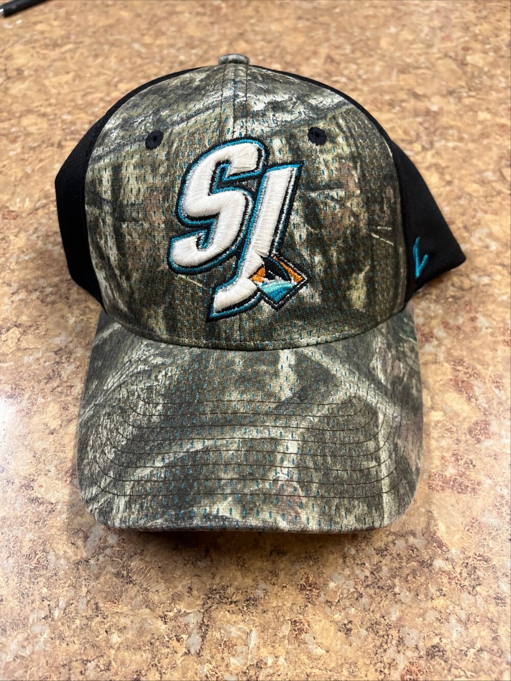 San Jose Sharks fitted camo/hat size extra large